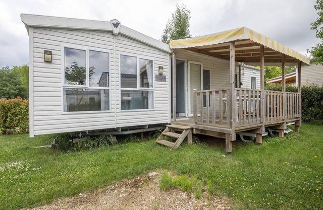 Mobile Home in Veuzain-sur-Loire with Garden