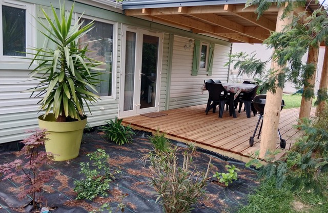 Mobile home in a private estate near Royan