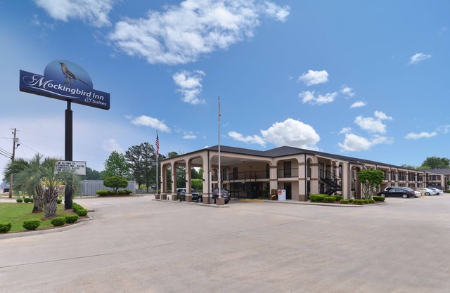 Mockingbird Inn & Suites
