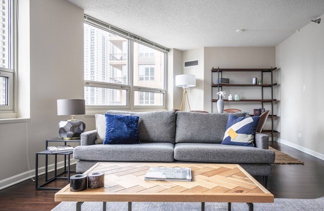 Mod River North 2BR w/Gym, W/D, near Magnificent Mile, by Blueground