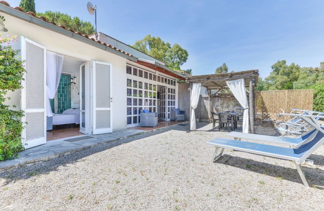 Modern apartment with garden, air conditioning and Wi-Fi