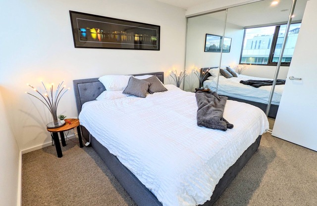 Modern 1-Bedroom Apartment - Close to City Centre & ANU, free parking