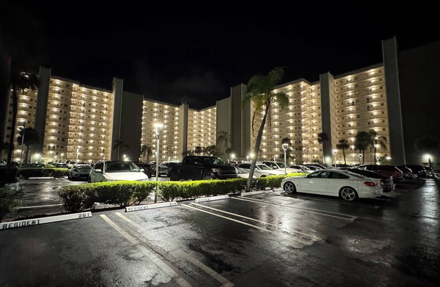 Modern 1-bedroom Penthouse Suite fitness room, WiFi in delightful Pompano Beach