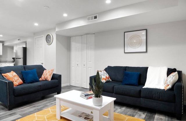Modern 1-BR Apartment