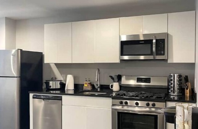 ★MODERN 1BR Apt w/PRIVATE deck! W/D★