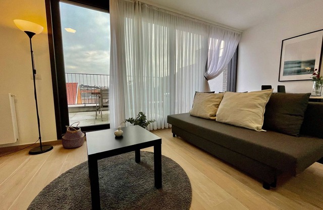 Modern 1BR Near Diamond District by Oneluxstay