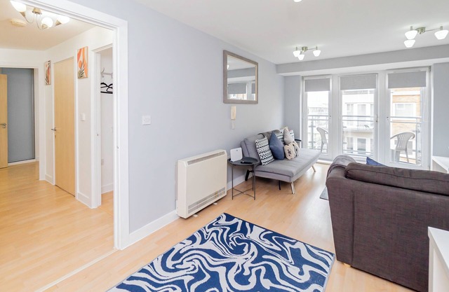 Modern 2-Bedroom Apartment in Central Basingstoke walk to Festival Place & The Avil Theatre