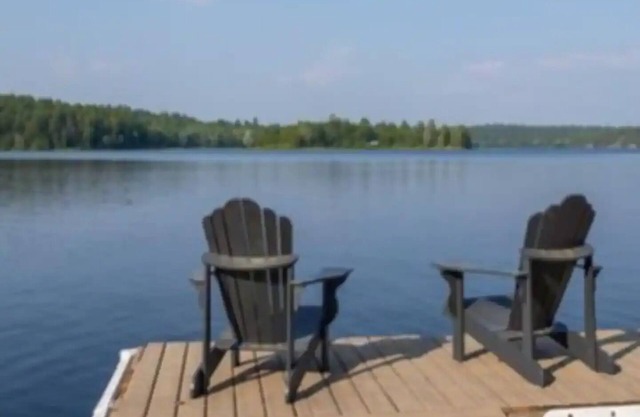 Modern 2 bedroom Cottage on the French River.nn