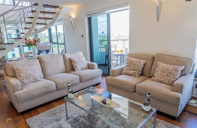 Modern 2-Bedroom Duplex Apartment with Free Parking