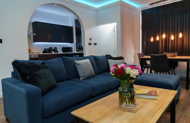 Modern 2 bedroom house -near Leeds