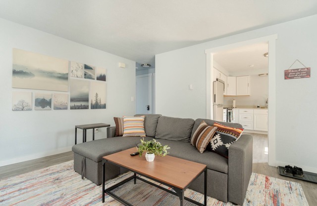 Modern 2 bedroom near downtown Everett!