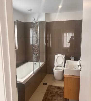 Modern 2 bedroom unit