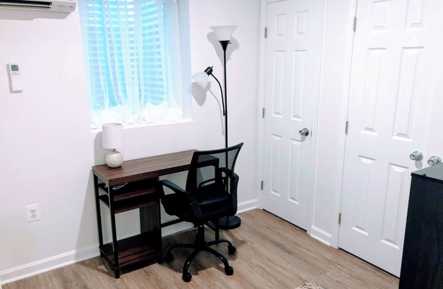 Modern 2 BR Close to Metro + Trails