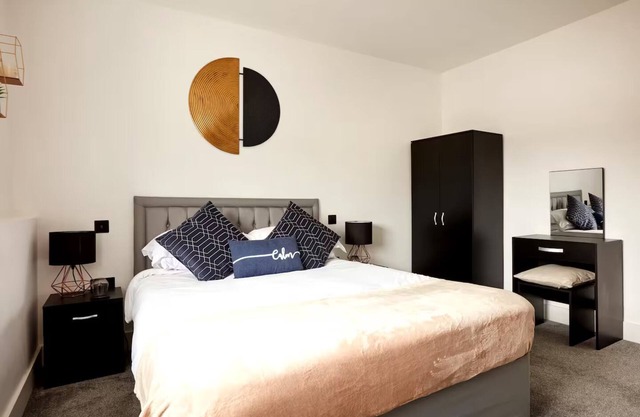 Modern 2-BR Home w/Lift Access in Central Norwich