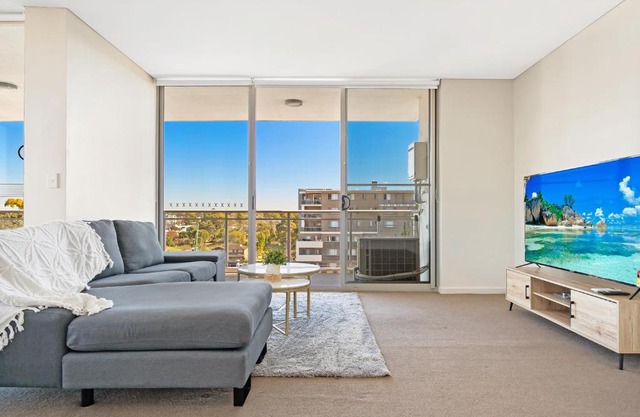 Modern 2Br Apt close to ShoppingTrainHospital
