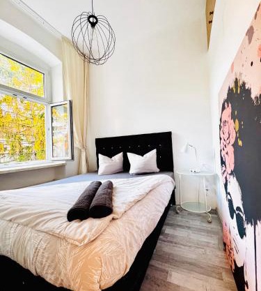 Modern 2BR for 5P Peaceful & Central Stay