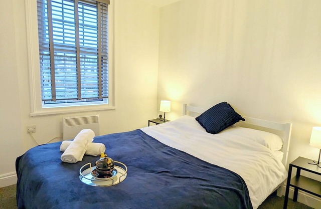 Modern 3 bed 1 bath house in Halstead with private garden, free parking and WiFi