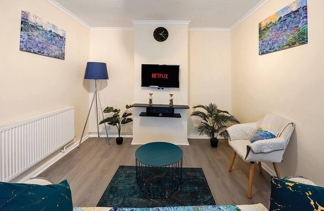 Modern 3-Bed House in London close to City Airport