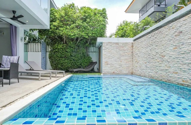 Modern 3-bedroom villa in Koh Samui with private pool, WiFi, and parking, near Lamai Beach