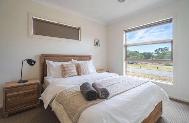 Modern 3B2B1C Home in Doreen