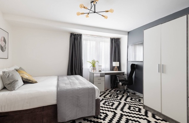 Modern 4 Bed Apartment next to Borough Station