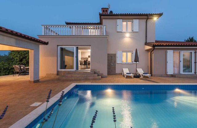 Modern 4-BR Villa with pool and sauna close to the beach