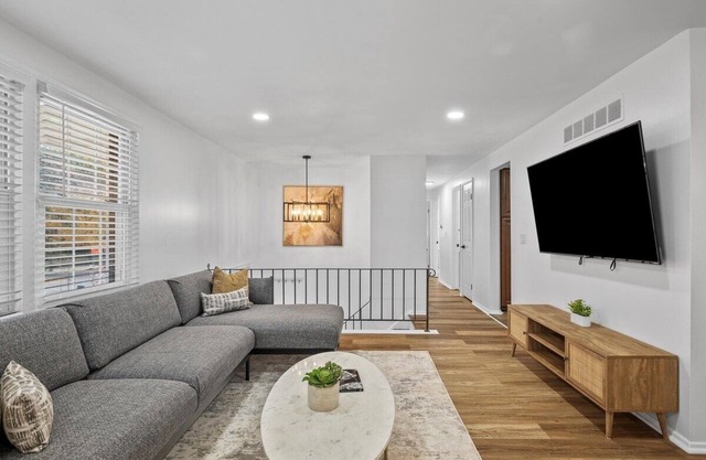 Modern and Accessible 5 Bedroom Home in Cranberry, Pittsburgh with a Game Room