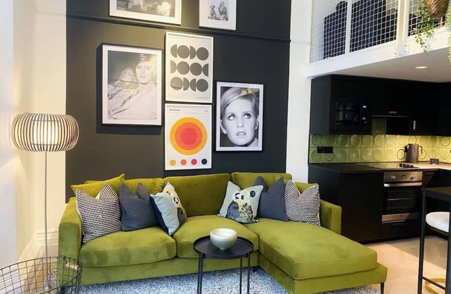 Modern and Bright Three Bed Apartment