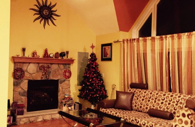 Modern and Cozy Home with a Stream in Bushkill