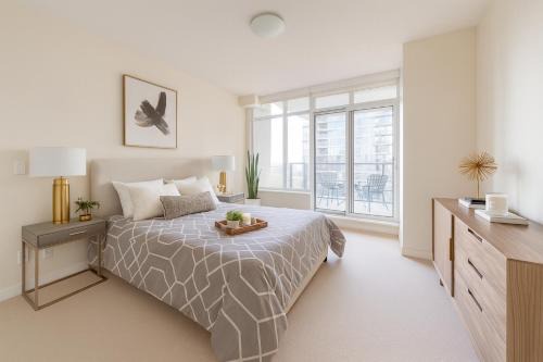 Modern and Spacious 2BR Apartment in Coal Harbour