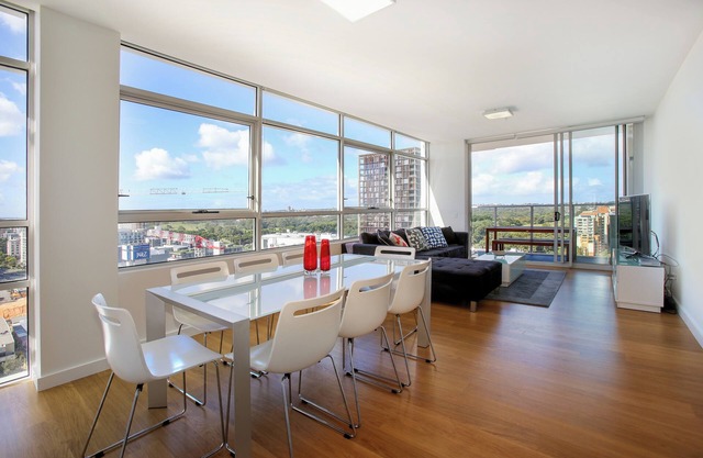 Modern and Spacious 3BR Zetland Apartment with Views over Moore Park