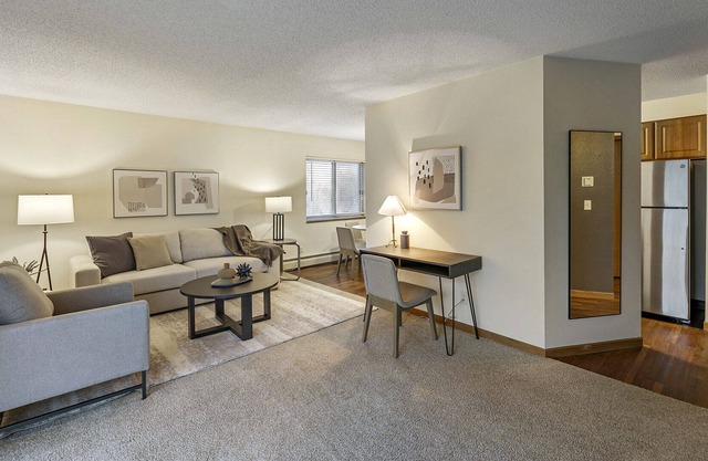 Modern Apartment in Prime Location (ID1017X869)