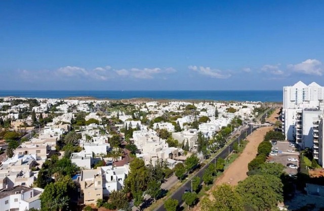 Modern Apartment , Amazing beach