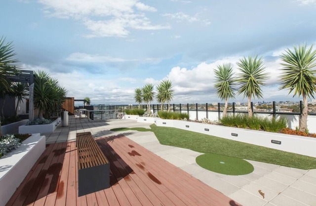 Modern Apartment w/Rooftop by Peppy Beach Retreats® (Vic), Ettaro