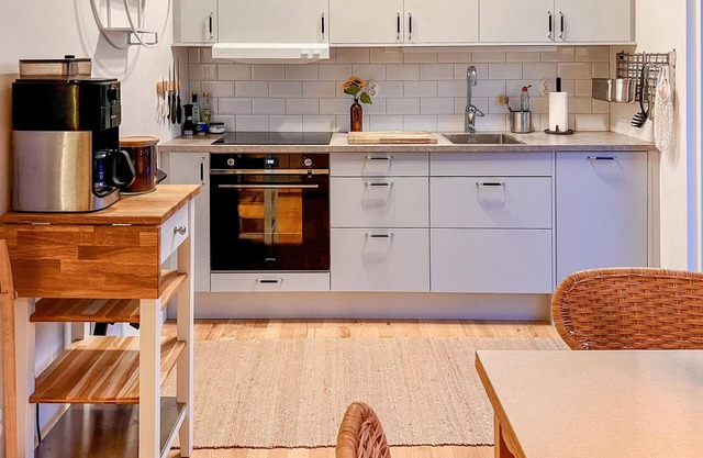 Modern apartment in the center of quiet Ljugarn and close to the beach.
