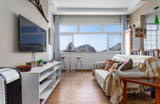 MODERN APARTMENT ON THE BEACH OF BOTAFOGO