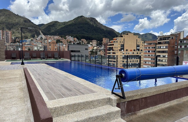 Modern apartment with pool and gym in the heart of Chapinero! (Pet friendly)
