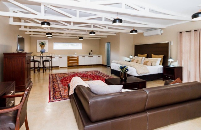 Modern Apartment near Port Elizabeth Airport/FREE WIFI