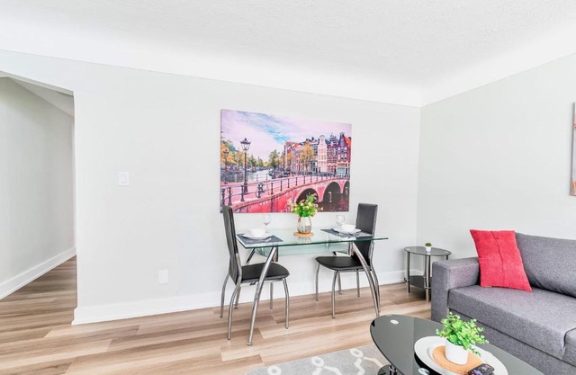 Modern Apt in Corktown Hamilton