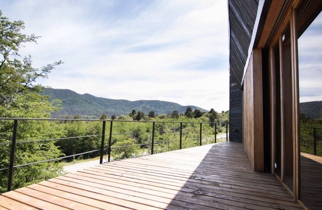 Modern House w/Great Views of the Lake and the Hill