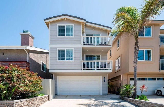 Modern Beach Home, Steps to Sand! 4 Bed/ 4 Bath, Ocean View Deck, Guest Apt.