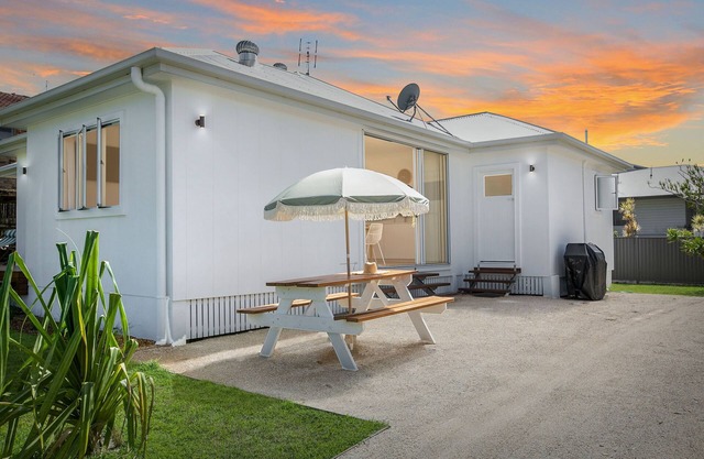 Modern Beach House in Heart of Pottsville