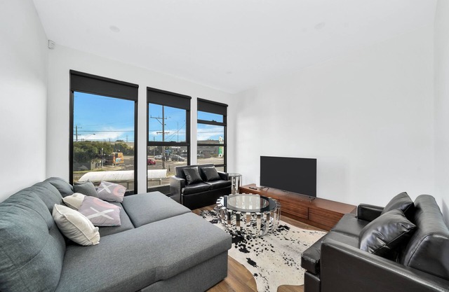 Modern Brand New Townhome in Reservoir in the centre of everything
