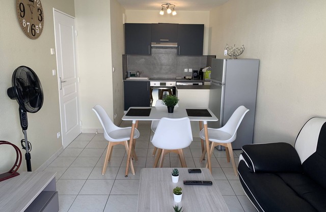 Modern, bright F2 with balcony and parking space