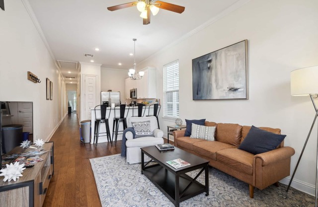 ★Modern, Bright Home - Walk to Freret and Tulane!★