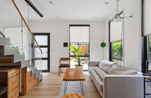 Modern Bright Loft in Fishtown with Greenhouse
