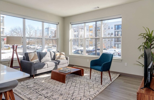 Modern Burlington 2BR w/Gym & W/D, nr Dining & Shops, by Blueground