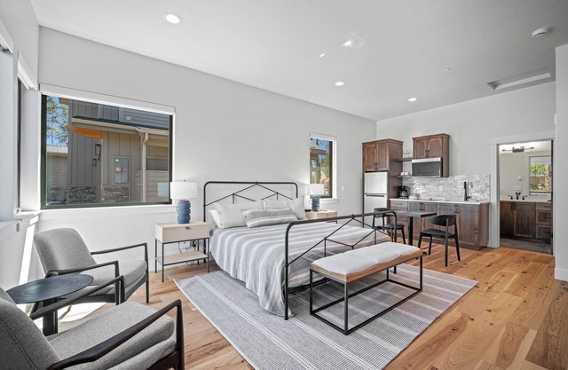 Modern Caldera Home with A/C, Hot Tub & Outdoor Patio