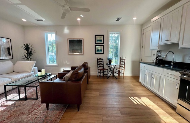 Modern Carriage House in East Hill