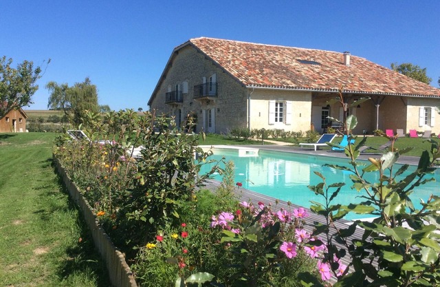 Modern Charming property classified 5 * Heated pool and incredible grounds